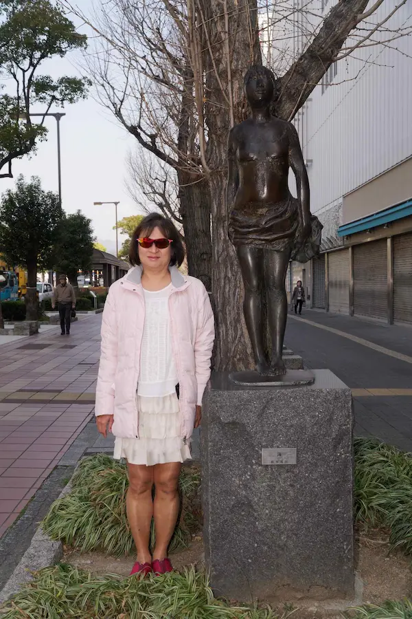 Street sculpture, Otemae-dori (4)